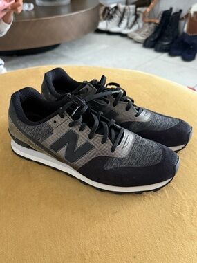 New Balance Men’s Sneakers in Black and Gray